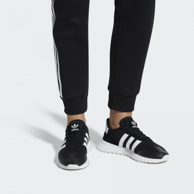 SEPATU SNEAKERS ADIDAS Wmns Flashback
