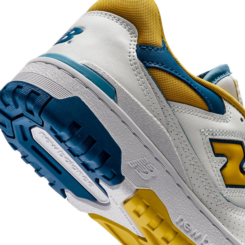 SEPATU SNEAKERS NEW BALANCE 550