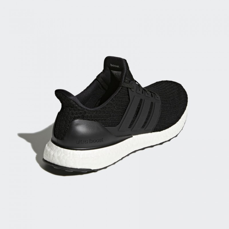SEPATU LARI ADIDAS Ultraboost