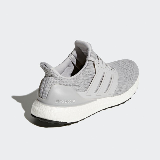 SEPATU LARI ADIDAS Ultraboost