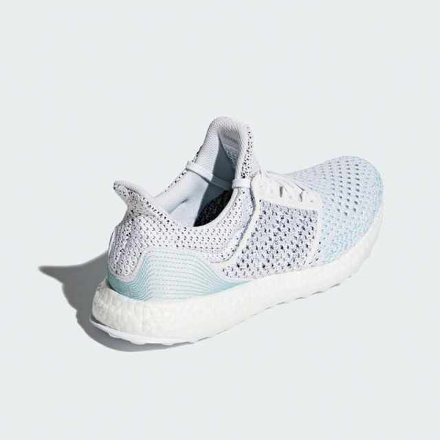 SEPATU LARI ADIDAS Ultraboost Parley LTD