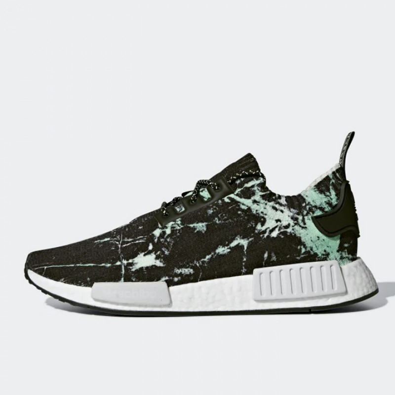 SEPATU SNEAKERS ADIDAS NMD R1 Primeknit