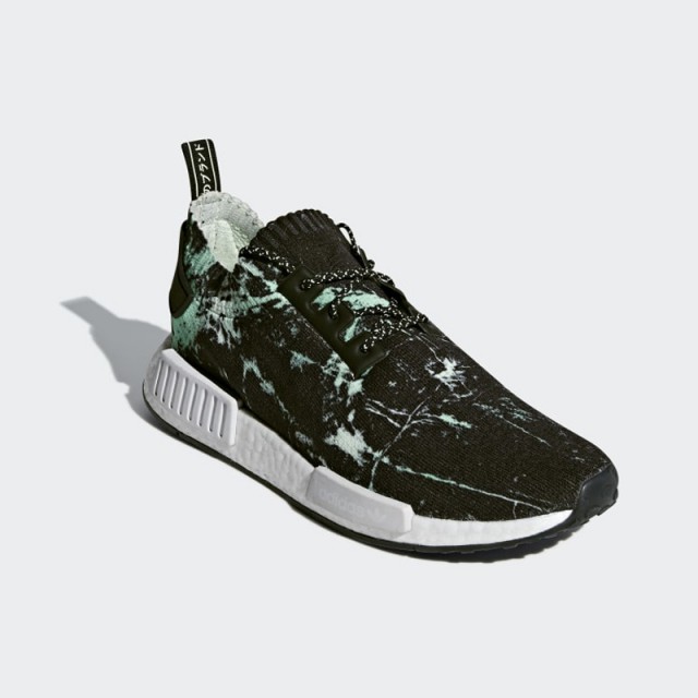 SEPATU SNEAKERS ADIDAS NMD R1 Primeknit