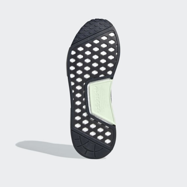 SEPATU SNEAKERS ADIDAS NMD R1 Primeknit
