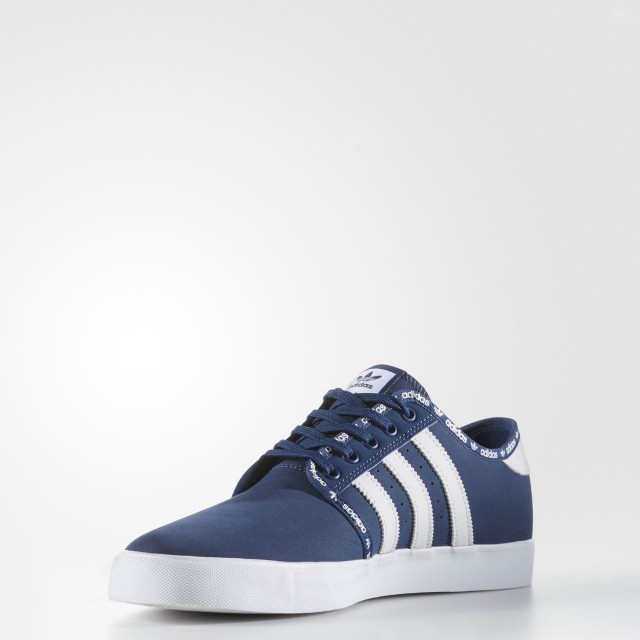 SEPATU SNEAKERS ADIDAS Seeley