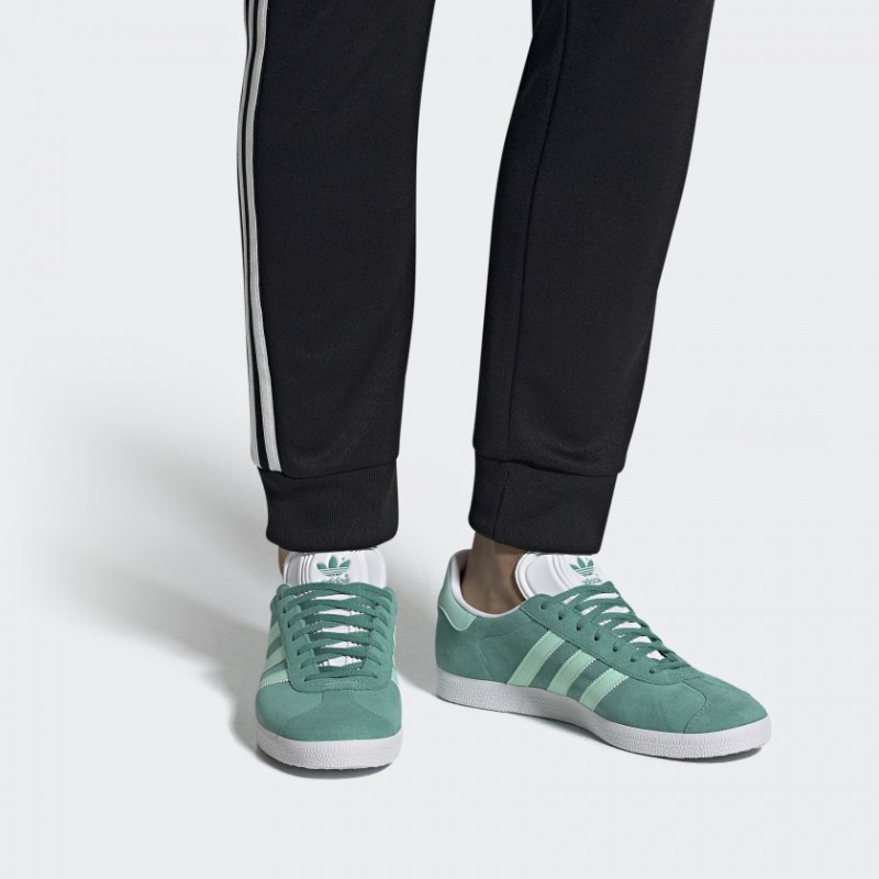 SEPATU SNEAKERS ADIDAS Gazelle