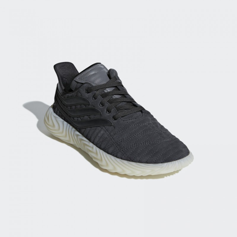 SEPATU SNEAKERS ADIDAS Sobakov
