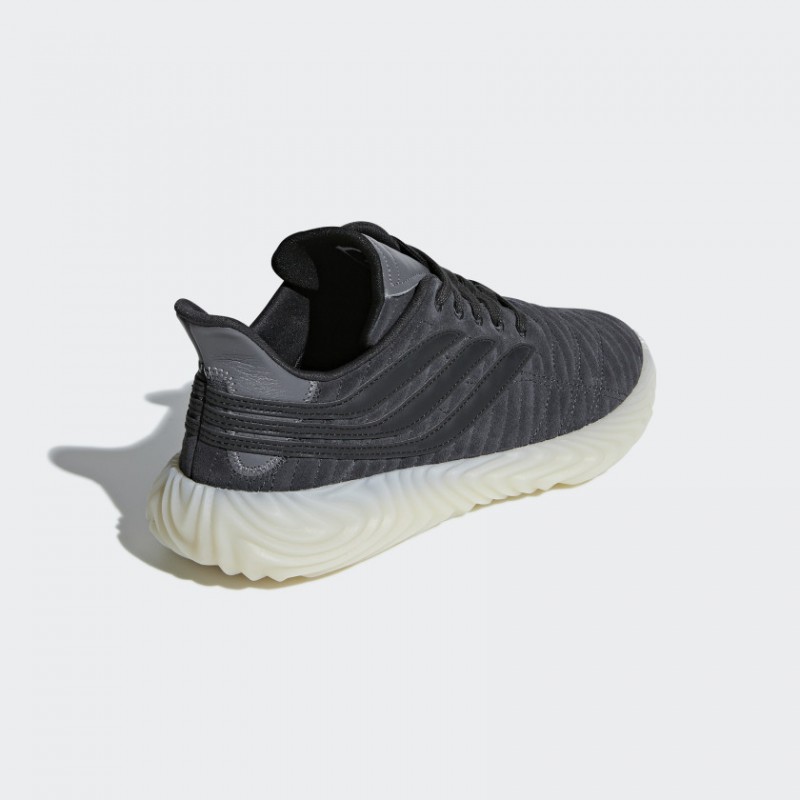 SEPATU SNEAKERS ADIDAS Sobakov