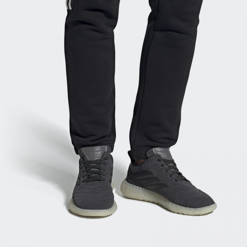 SEPATU SNEAKERS ADIDAS Sobakov