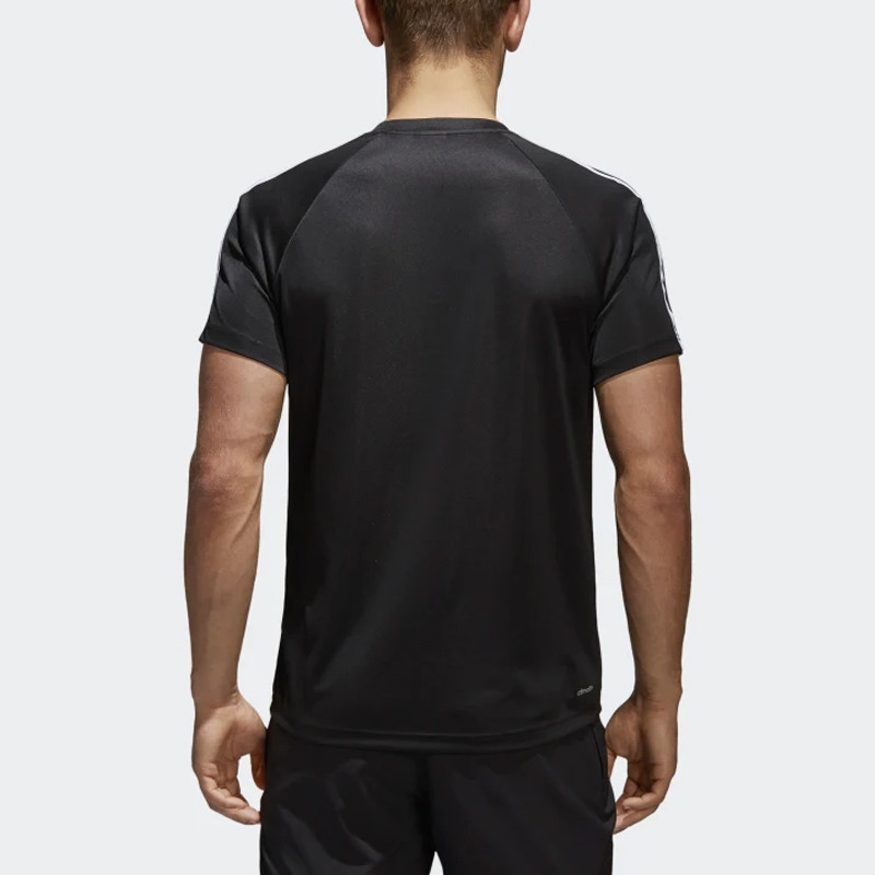BAJU TRAINING ADIDAS D2M 3-Stripes Tee