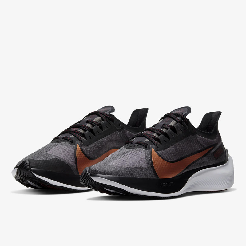 SEPATU LARI NIKE Wmns Zoom Gravity Icon Clash