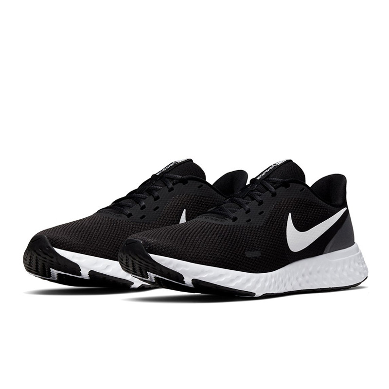 SEPATU LARI NIKE Revolution 5