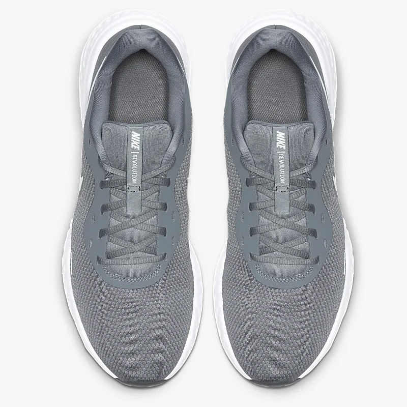 SEPATU LARI NIKE Revolution 5