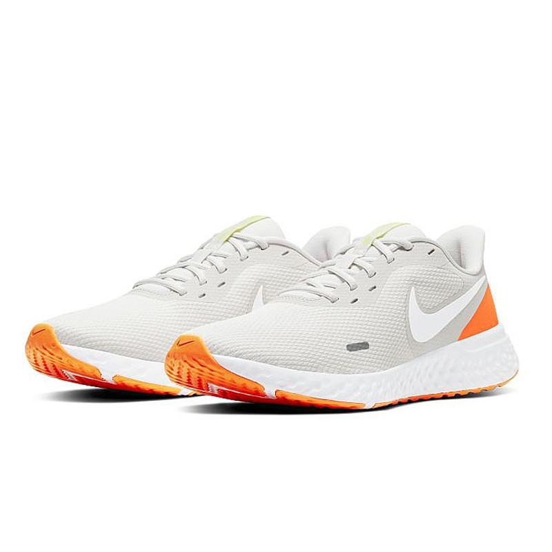 SEPATU LARI NIKE Revolution 5