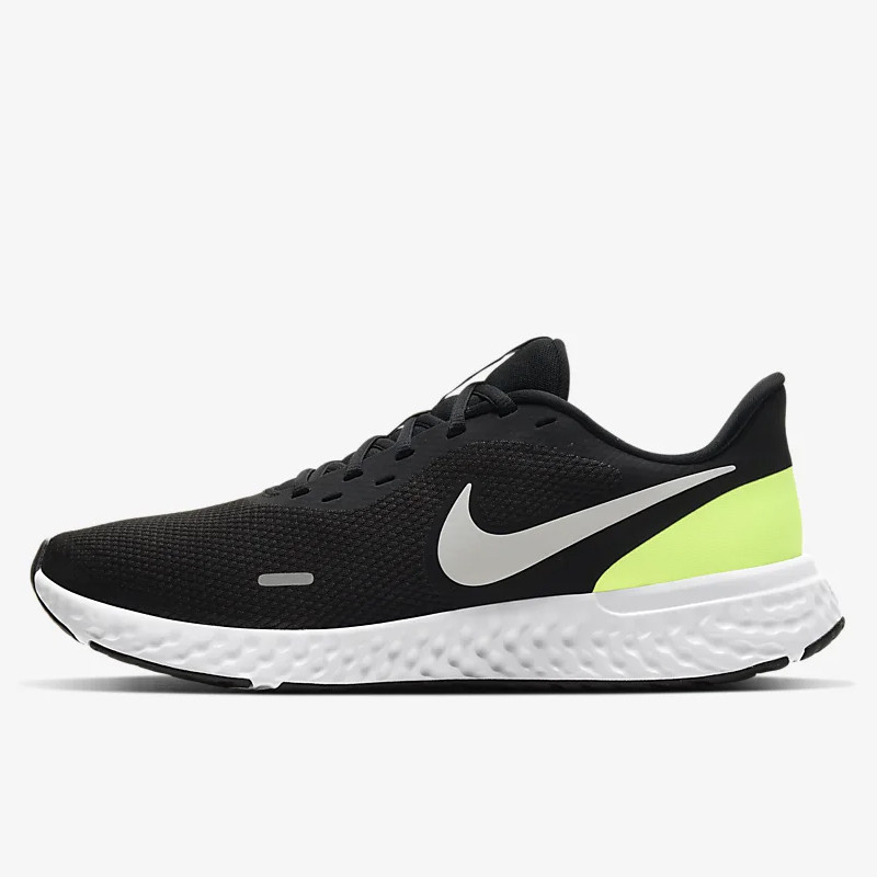SEPATU LARI NIKE Revolution 5