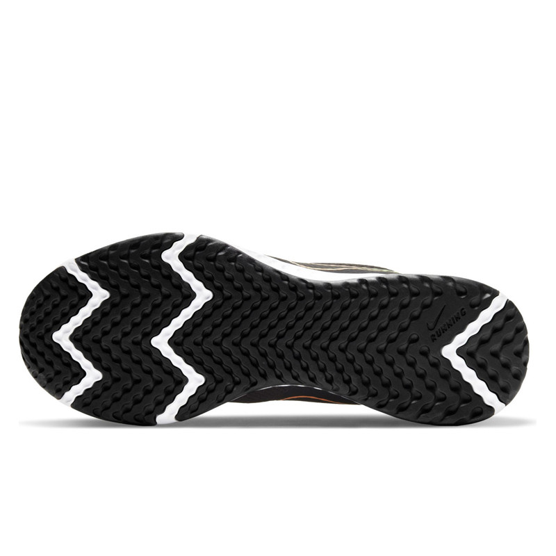 SEPATU LARI NIKE Revolution 5