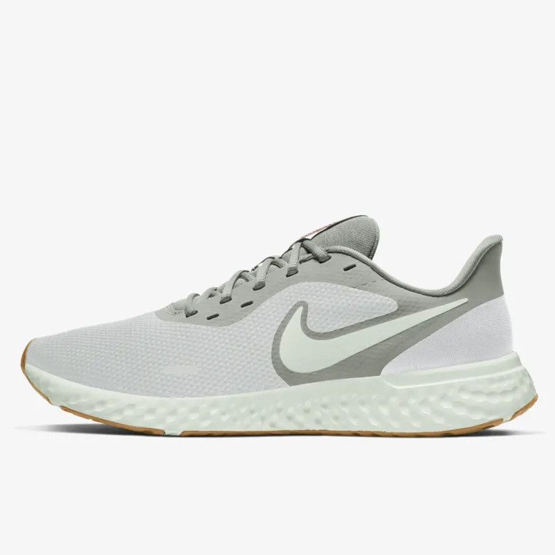 SEPATU LARI NIKE Revolution 5