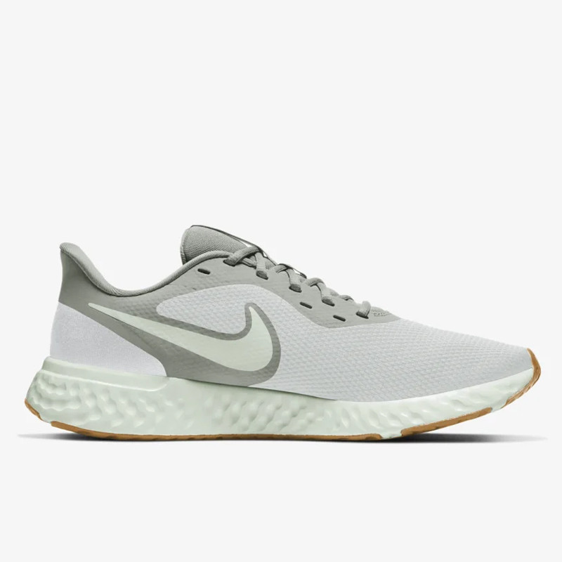 SEPATU LARI NIKE Revolution 5