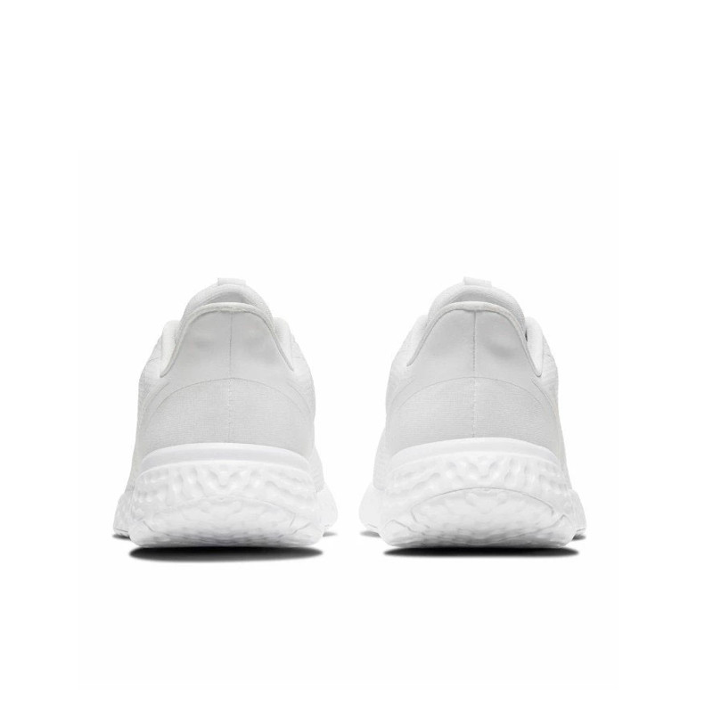 SEPATU LARI NIKE Revolution 5
