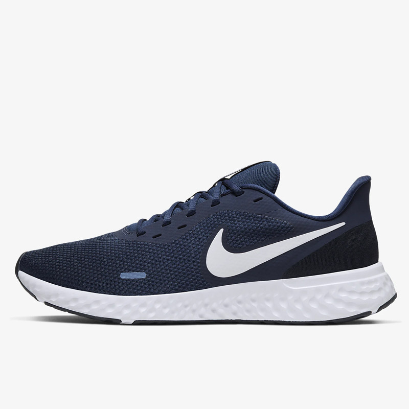 SEPATU LARI NIKE Revolution 5
