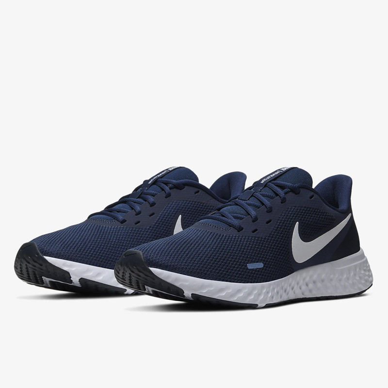 SEPATU LARI NIKE Revolution 5