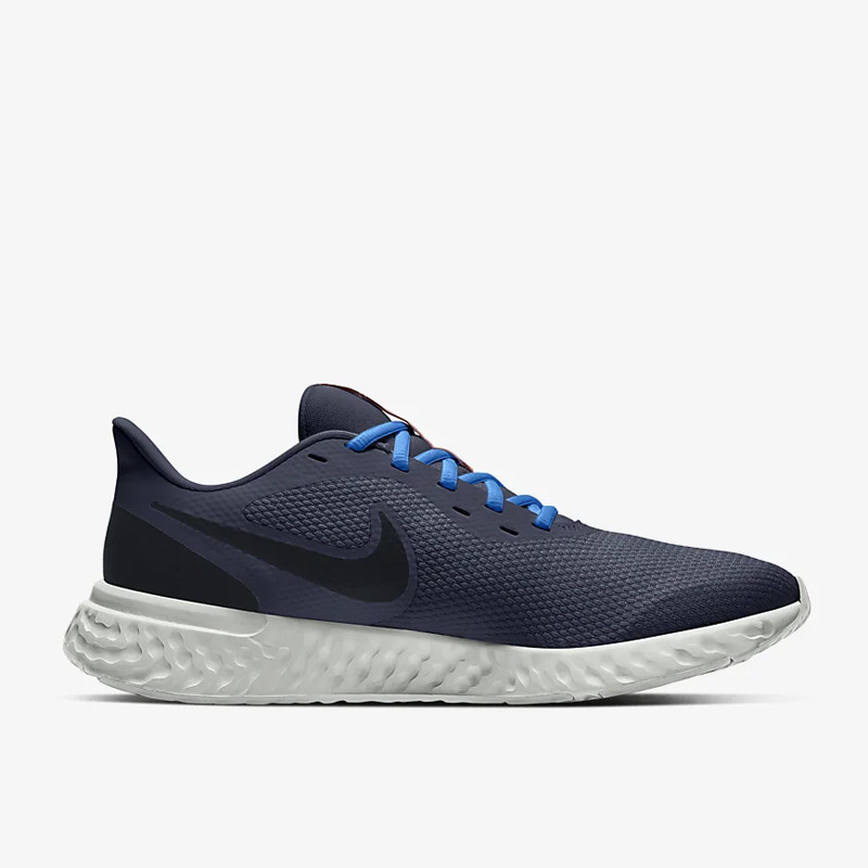 SEPATU LARI NIKE Revolution 5