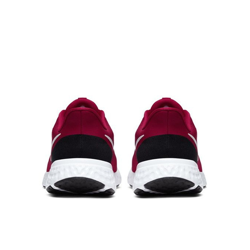 SEPATU LARI NIKE Revolution 5