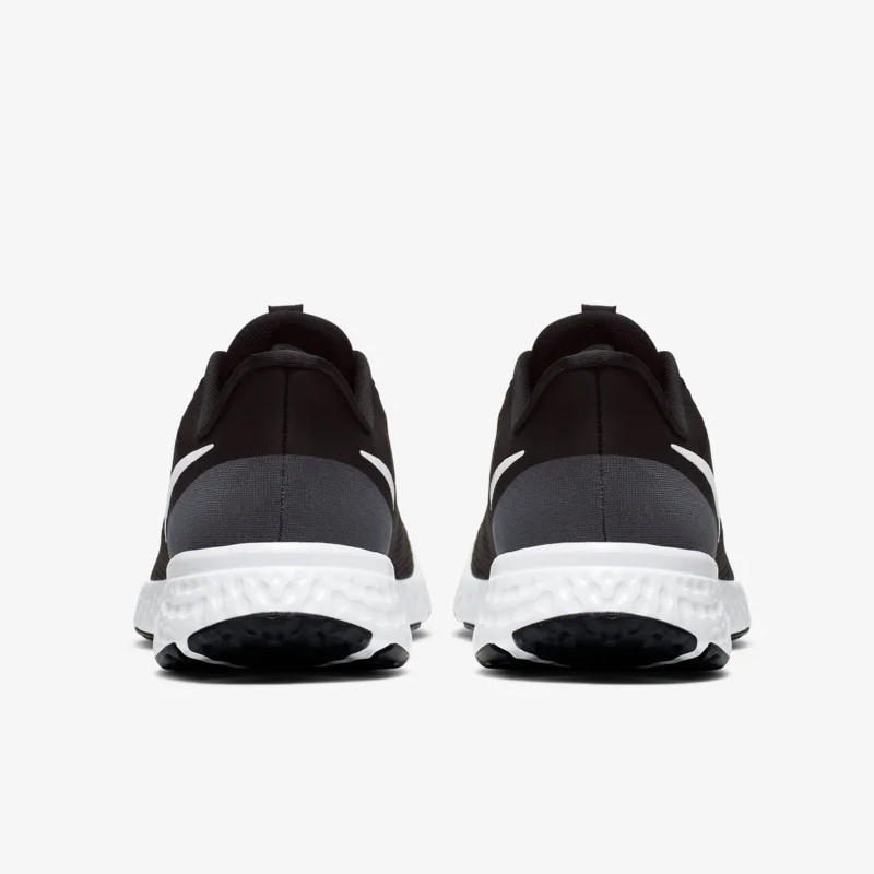 SEPATU LARI NIKE Wmns Revolution 5