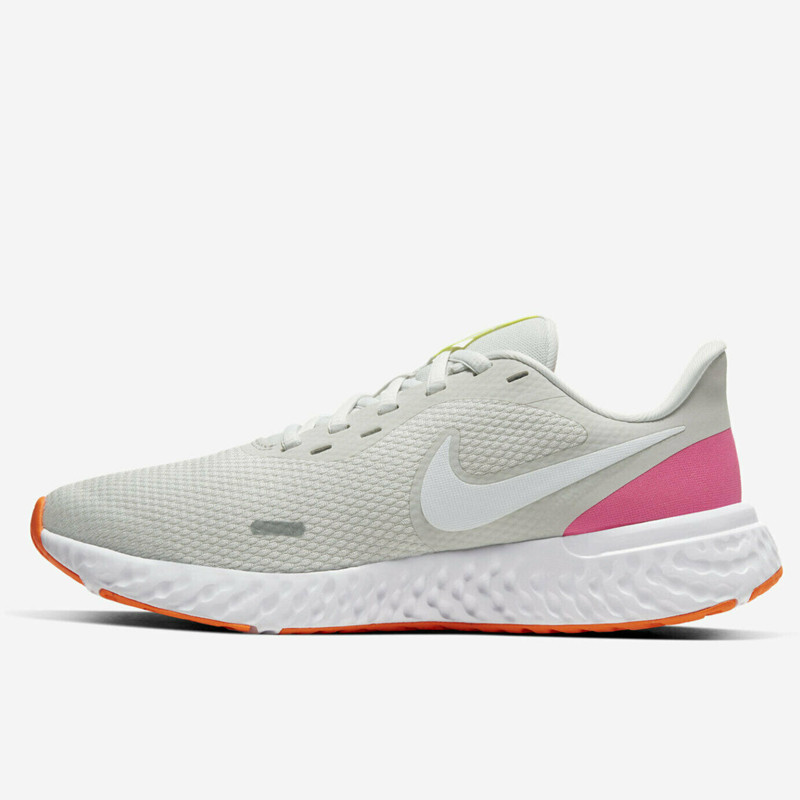 SEPATU LARI NIKE Wmns Revolution 5