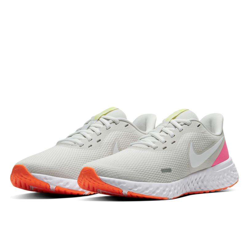 SEPATU LARI NIKE Wmns Revolution 5