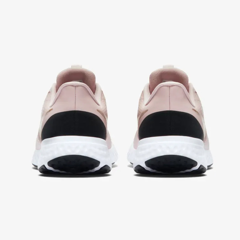 SEPATU LARI NIKE Wmns Revolution 5