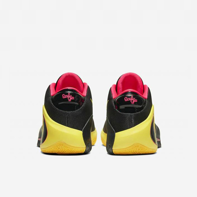 SEPATU BASKET NIKE Zoom Freak 1