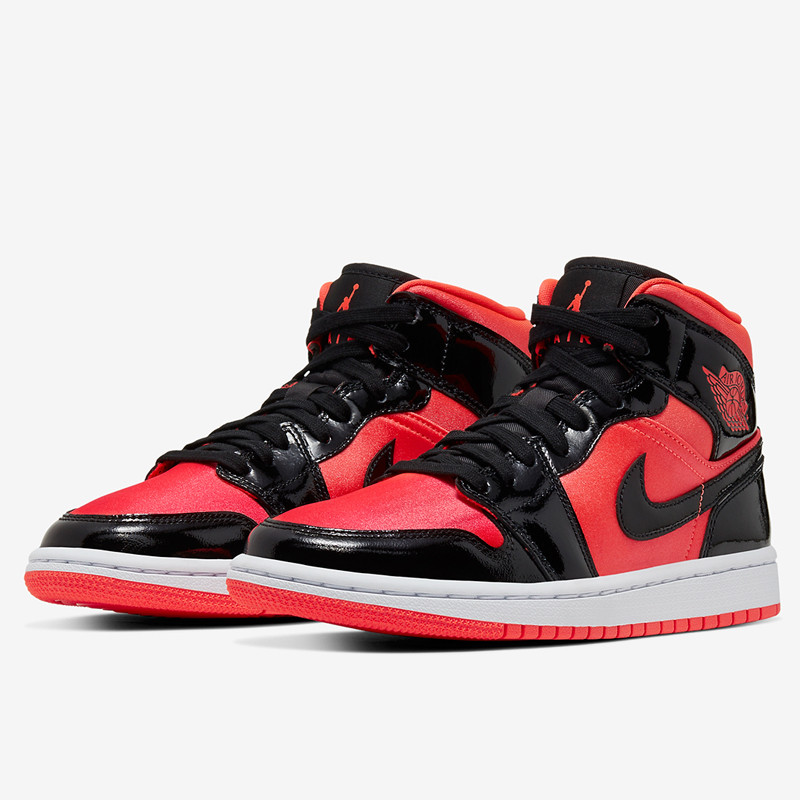 SEPATU BASKET AIR JORDAN Wmns AJ 1 Mid