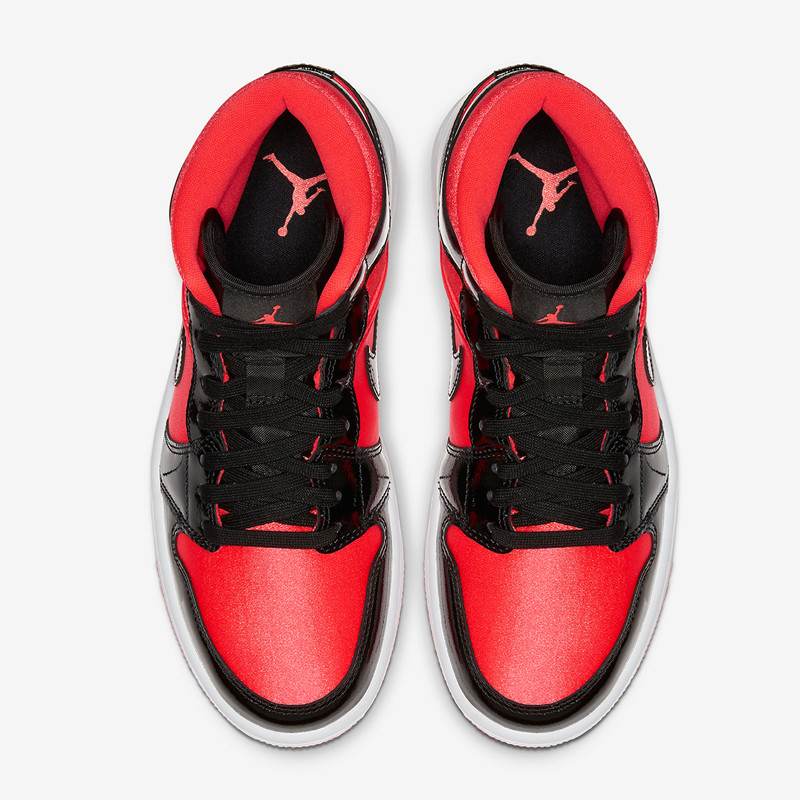 SEPATU BASKET AIR JORDAN Wmns AJ 1 Mid