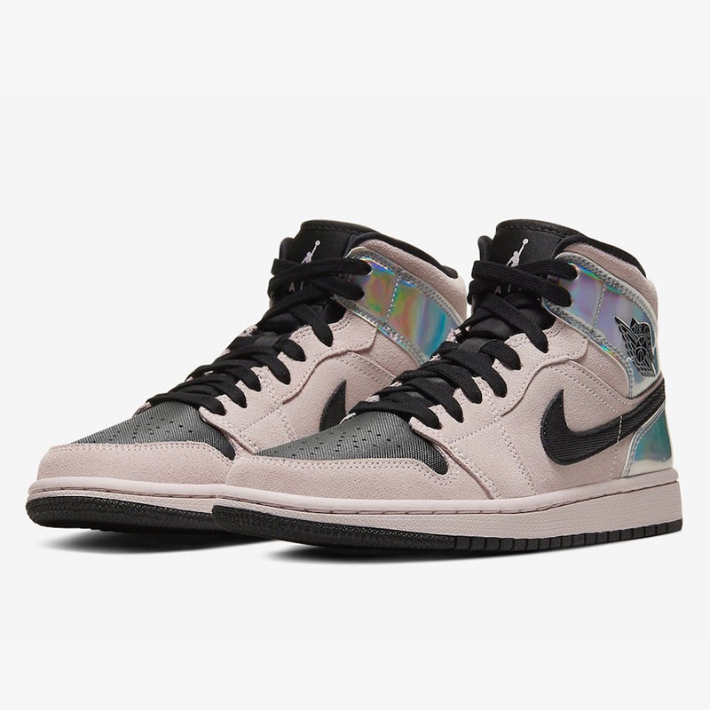 SEPATU BASKET AIR JORDAN Wmns Aj 1 Mid