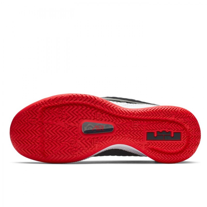 SEPATU BASKET NIKE LeBron Witness 3 PRM