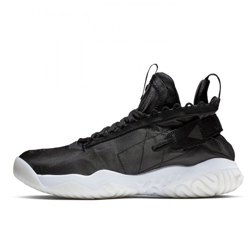 SEPATU BASKET AIR JORDAN Proto React