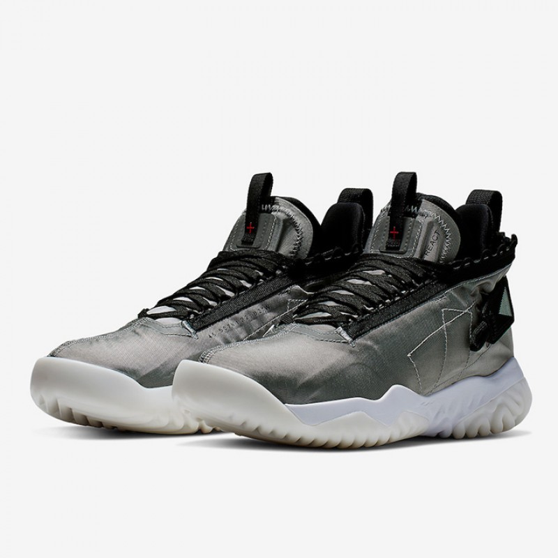 SEPATU BASKET AIR JORDAN Proto React