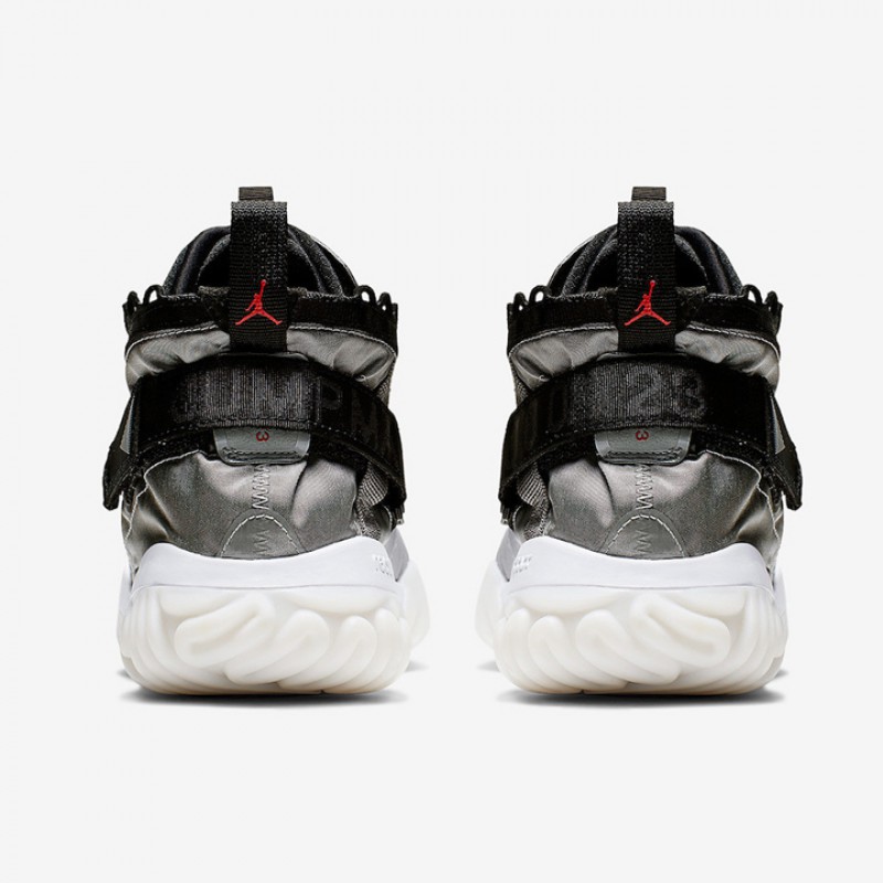 SEPATU BASKET AIR JORDAN Proto React