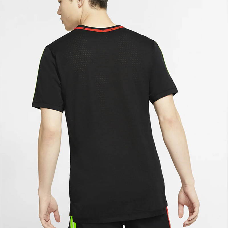 BAJU LARI NIKE Wild Run Running Tee