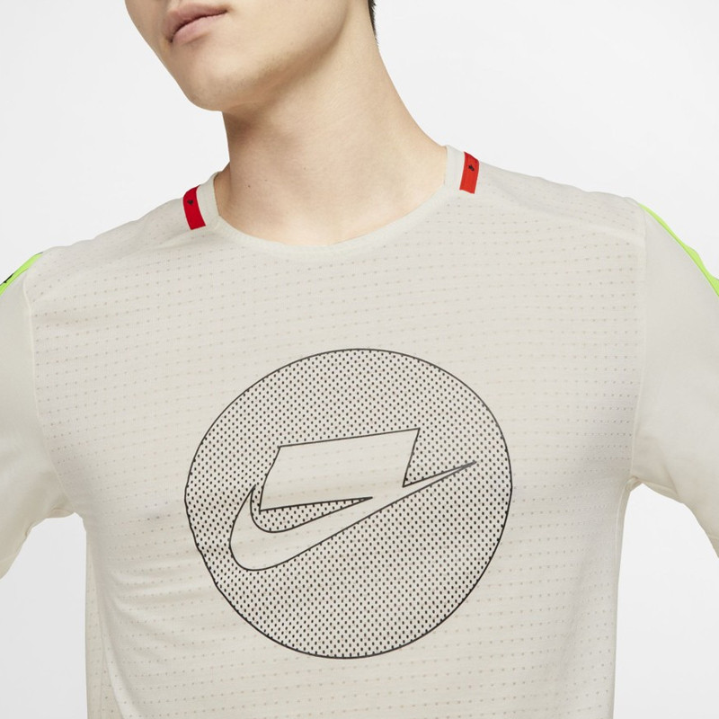 BAJU LARI NIKE Wild Run Running Tee