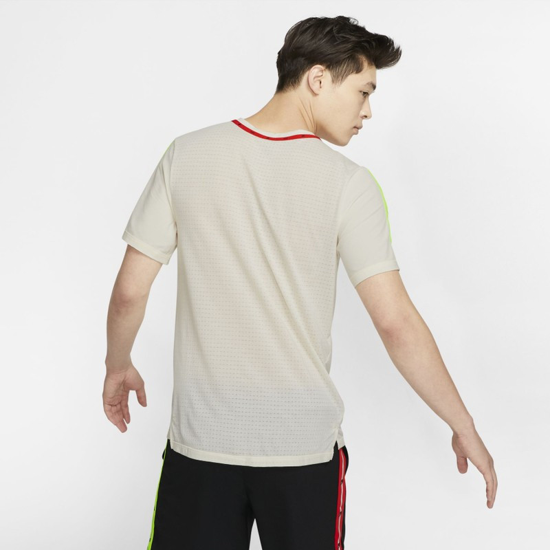 BAJU LARI NIKE Wild Run Running Tee