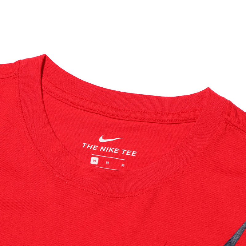 BAJU TRAINING NIKE Sportswear Swoosh Tee
