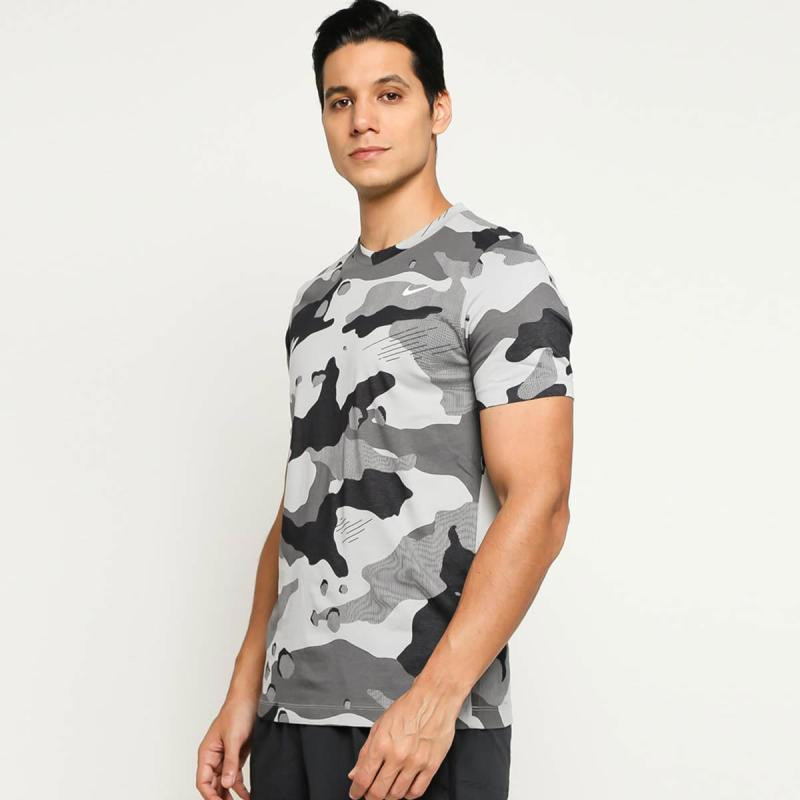 BAJU TRAINING NIKE Dry Tee Camo