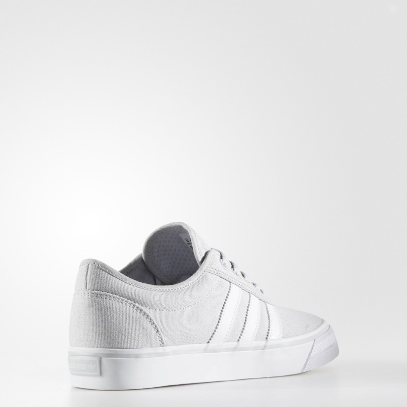 SEPATU SNEAKERS ADIDAS Adiease