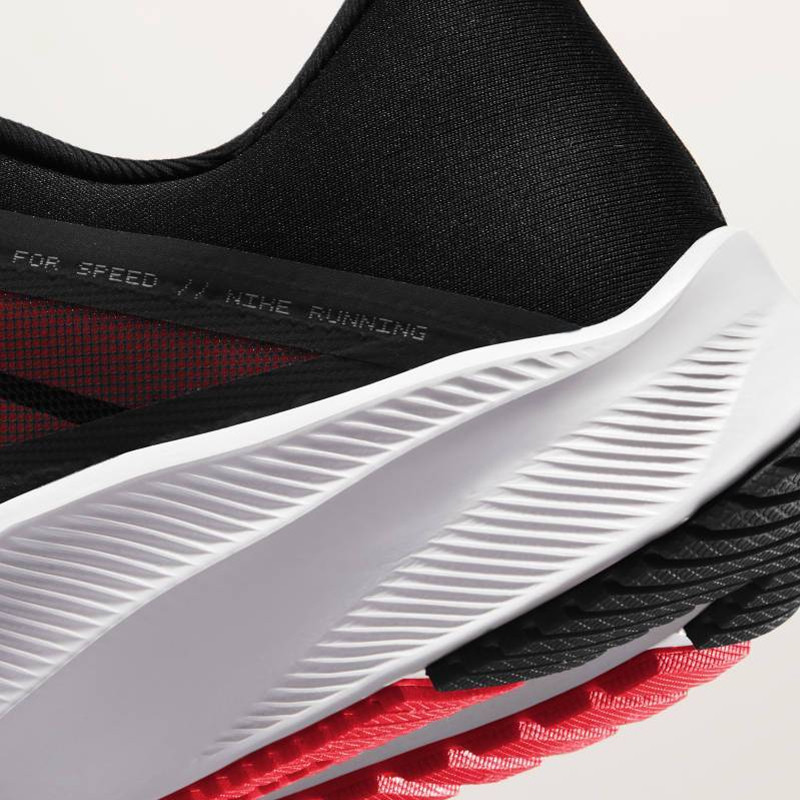 SEPATU LARI NIKE Quest 3