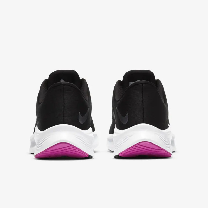 SEPATU LARI NIKE Wmns Quest 3