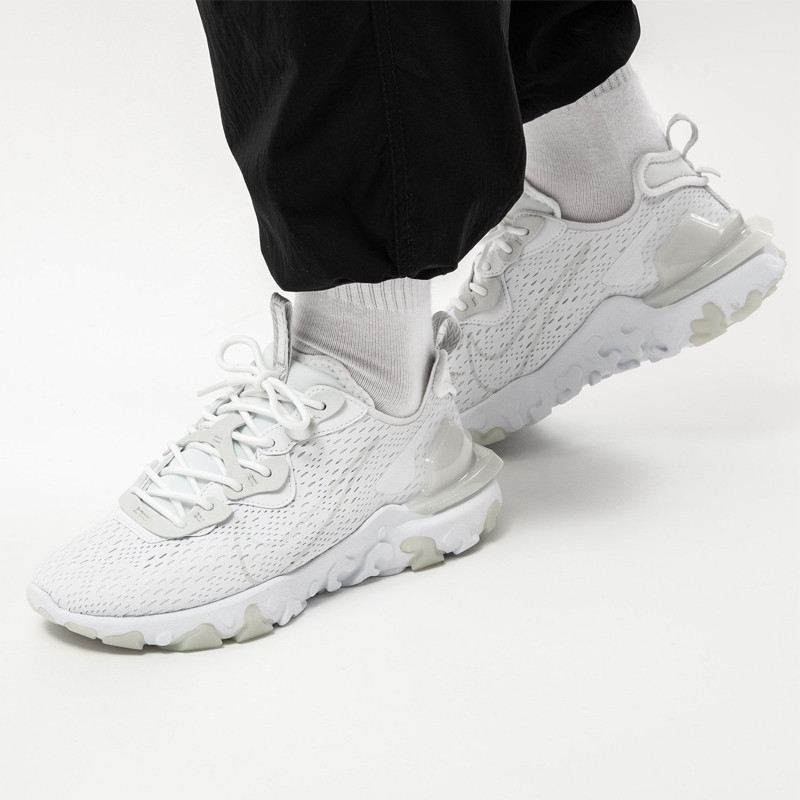 SEPATU SNEAKERS NIKE React Vision