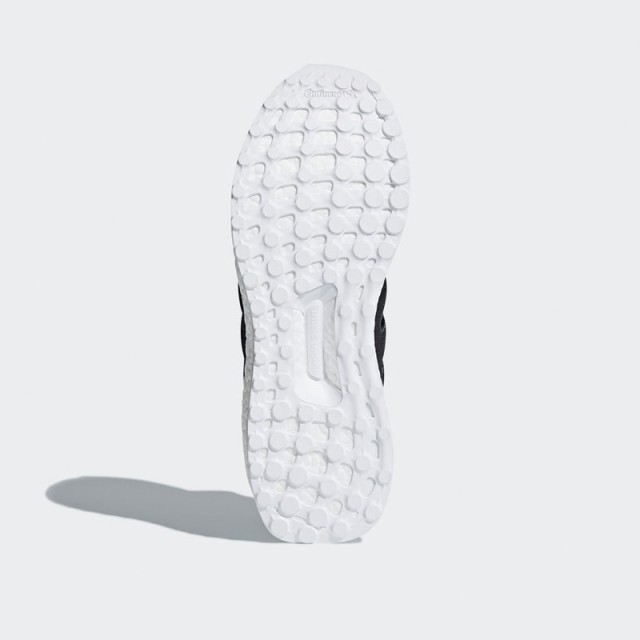 SEPATU LARI ADIDAS Ultraboost Parley