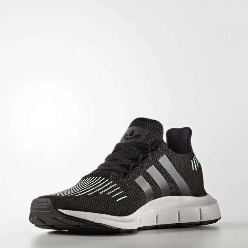 SEPATU SNEAKERS ADIDAS Swift Run